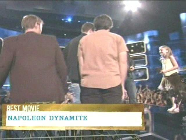 lovely-dakota-mtv-presenting-2005-06-04-60.jpg