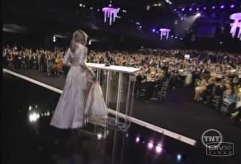 lovely-dakota-sag-awards-2006-01-29-019.jpg