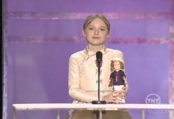 lovely-dakota-sag-awards-2006-01-29-020.jpg