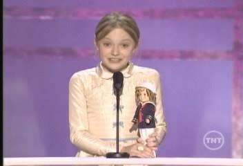 lovely-dakota-sag-awards-2006-01-29-047.jpg