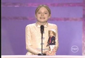 lovely-dakota-sag-awards-2006-01-29-058.jpg