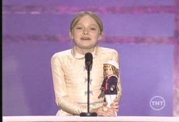 lovely-dakota-sag-awards-2006-01-29-059.jpg