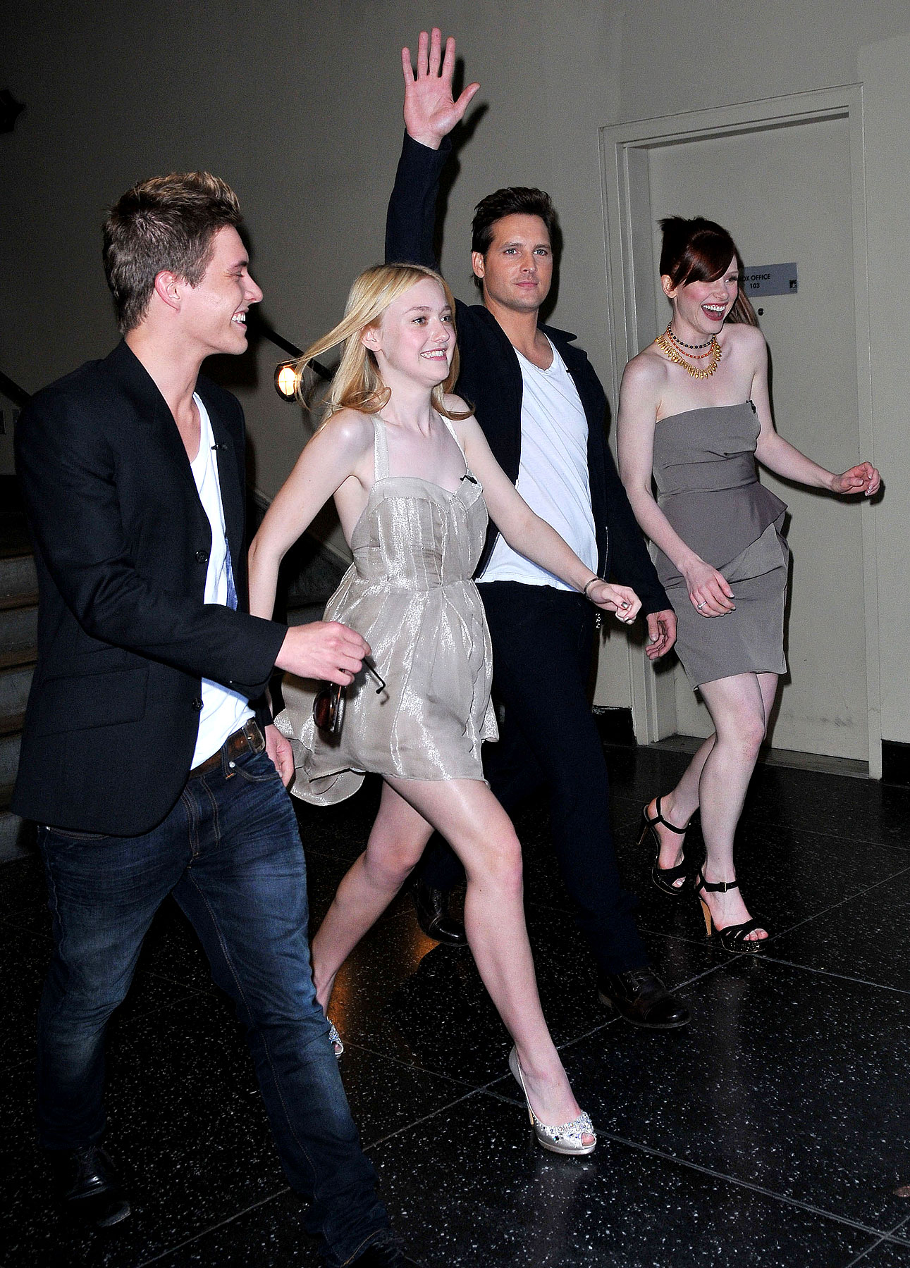 lovely-dakota-jimmy-kimmel-live-061410-p04.jpg