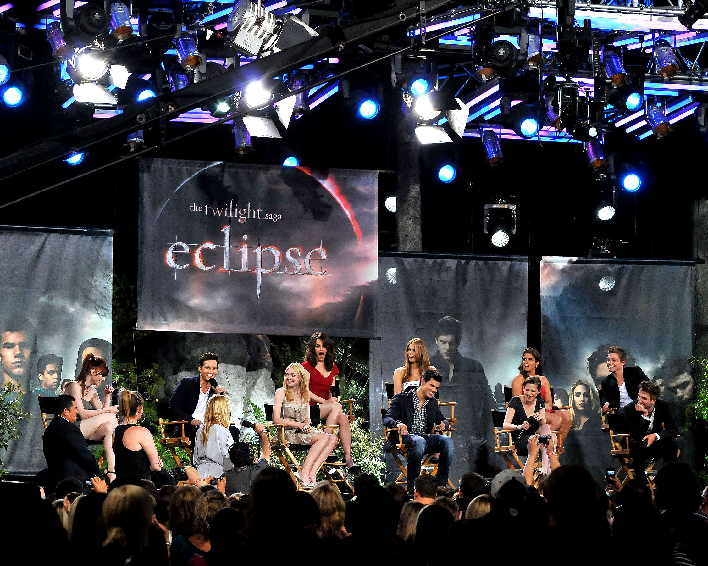 lovely-dakota-jimmy-kimmel-live-061410-p08.jpg