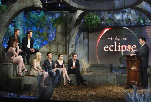 lovely-dakota-jimmy-kimmel-live-061410-p19.jpg