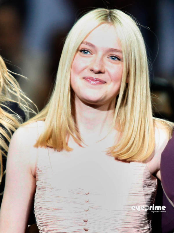 lovely-dakota-oprah-051711-p15.jpg