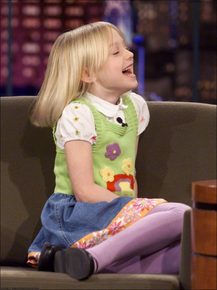 lovely-dakota-tonight-show-013002-p04.jpg