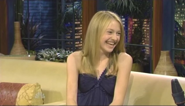lovely-dakota-tonight-show-101408-016.jpg