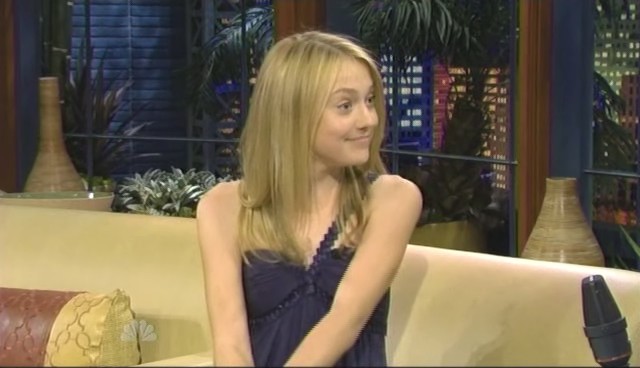 lovely-dakota-tonight-show-101408-018.jpg