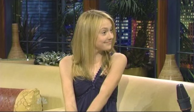 lovely-dakota-tonight-show-101408-019.jpg