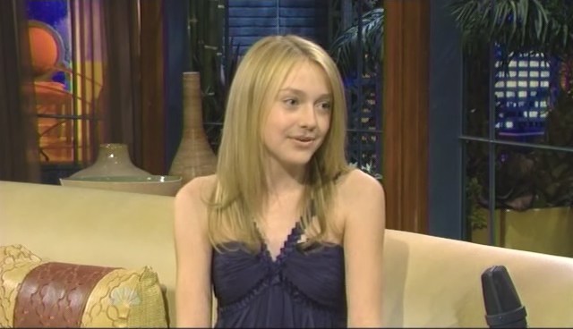 lovely-dakota-tonight-show-101408-029.jpg