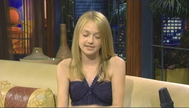 lovely-dakota-tonight-show-101408-033.jpg