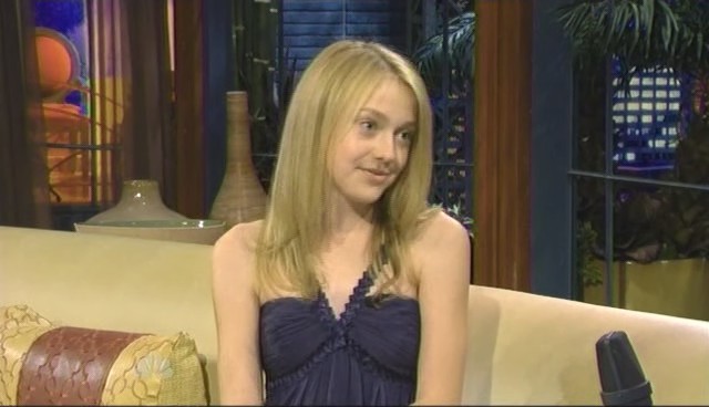 lovely-dakota-tonight-show-101408-036.jpg