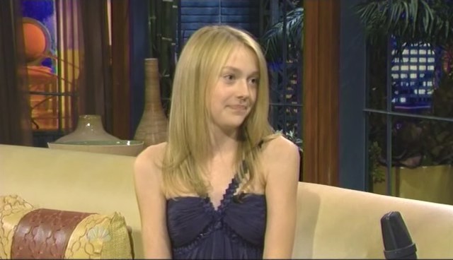 lovely-dakota-tonight-show-101408-037.jpg