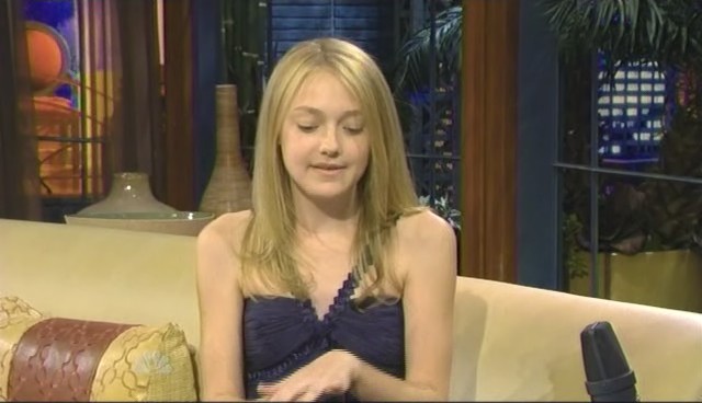 lovely-dakota-tonight-show-101408-043.jpg