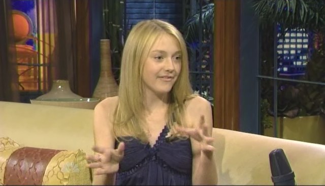 lovely-dakota-tonight-show-101408-045.jpg
