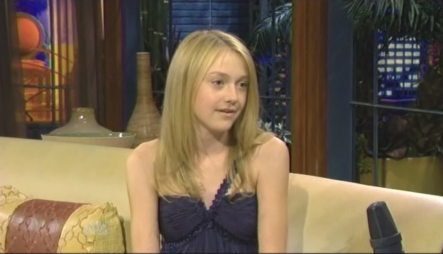 lovely-dakota-tonight-show-101408-053.jpg