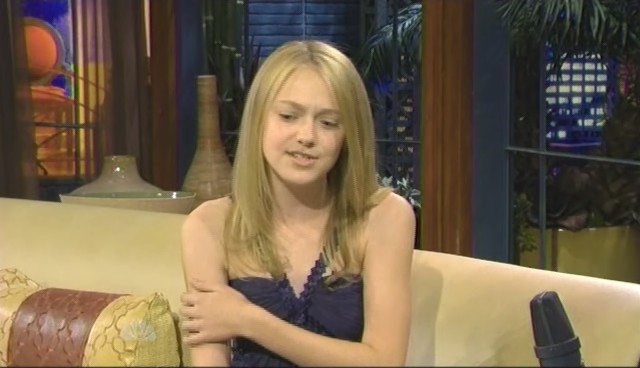 lovely-dakota-tonight-show-101408-054.jpg