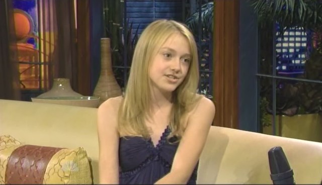 lovely-dakota-tonight-show-101408-058.jpg