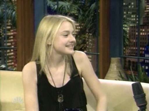 lovely-dakota-tonight-show-012809-014.jpg