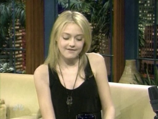 lovely-dakota-tonight-show-012809-017.jpg
