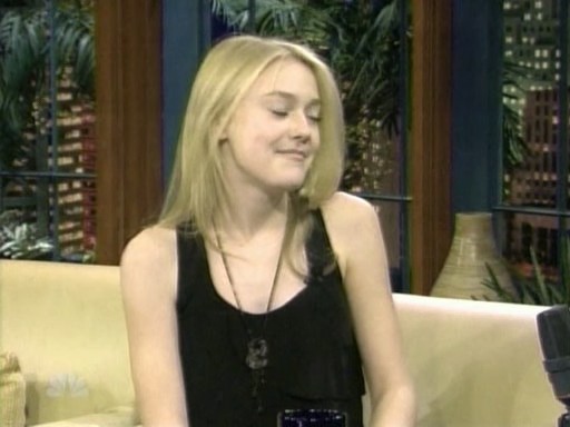 lovely-dakota-tonight-show-012809-020.jpg
