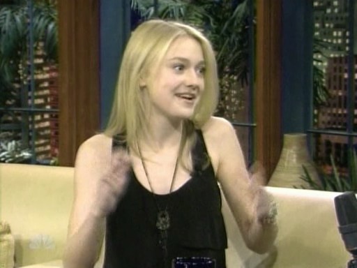 lovely-dakota-tonight-show-012809-021.jpg