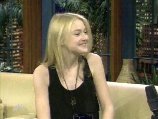 lovely-dakota-tonight-show-012809-023.jpg