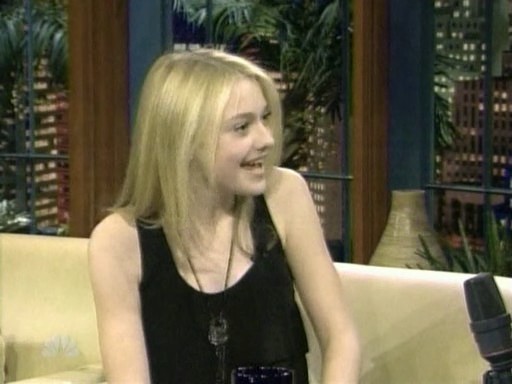 lovely-dakota-tonight-show-012809-024.jpg