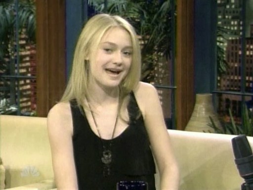 lovely-dakota-tonight-show-012809-025.jpg