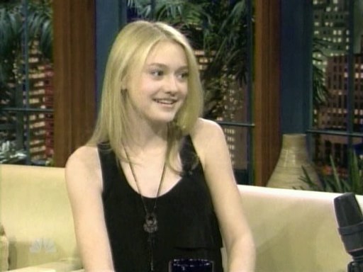 lovely-dakota-tonight-show-012809-026.jpg