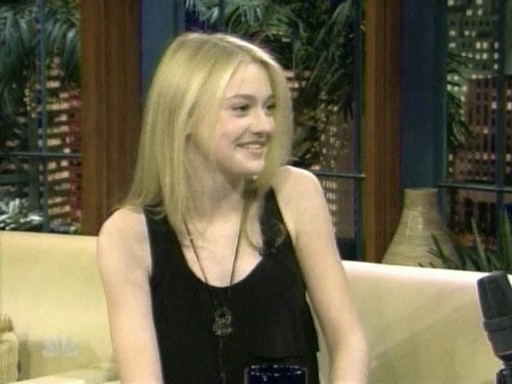 lovely-dakota-tonight-show-012809-028.jpg