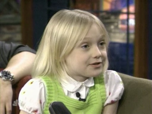 lovely-dakota-tonight-show-012809-035.jpg