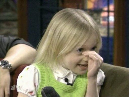 lovely-dakota-tonight-show-012809-036.jpg
