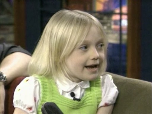 lovely-dakota-tonight-show-012809-038.jpg