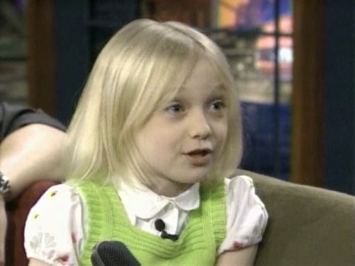 lovely-dakota-tonight-show-012809-043.jpg