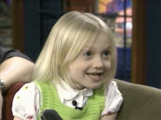 lovely-dakota-tonight-show-012809-044.jpg
