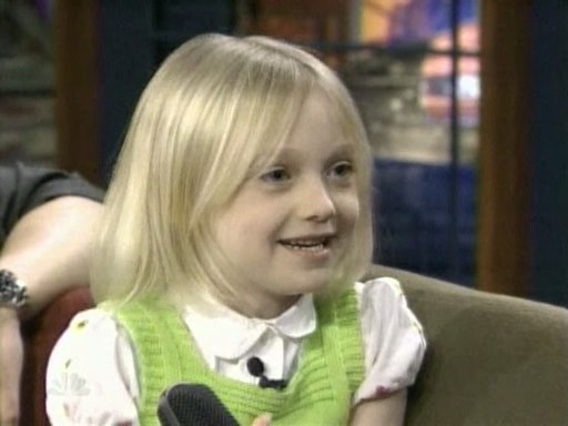lovely-dakota-tonight-show-012809-048.jpg