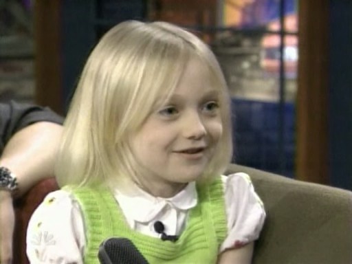 lovely-dakota-tonight-show-012809-049.jpg