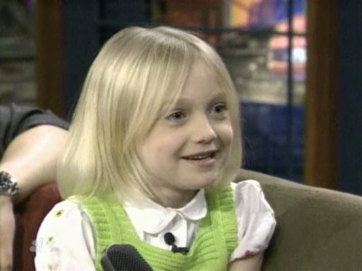 lovely-dakota-tonight-show-012809-050.jpg