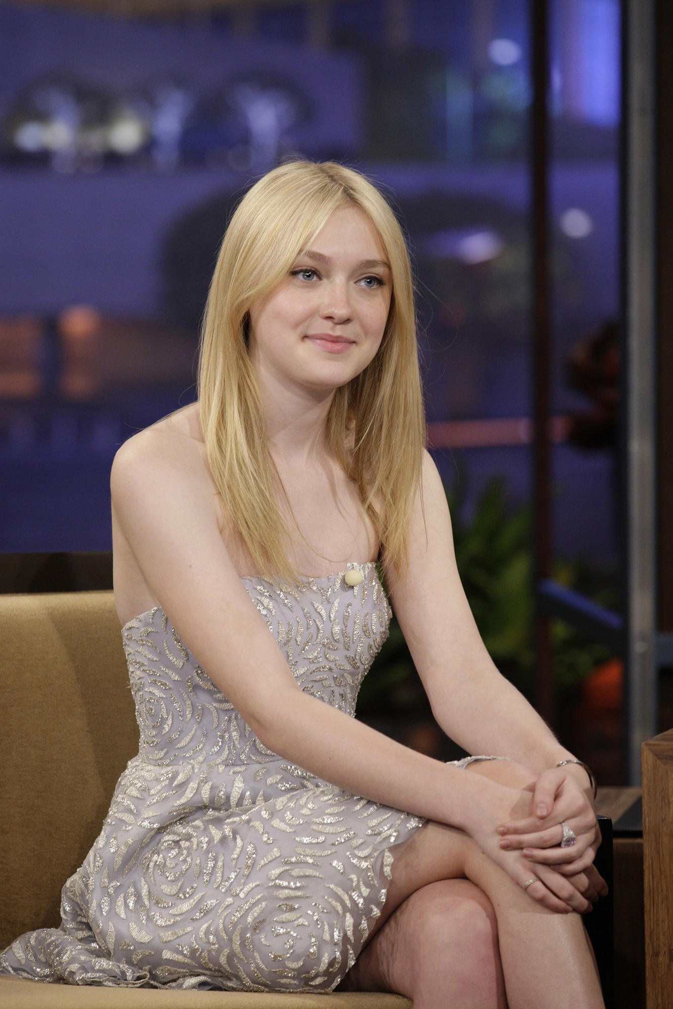 lovely-dakota-tonight-show-062110-p03.jpg
