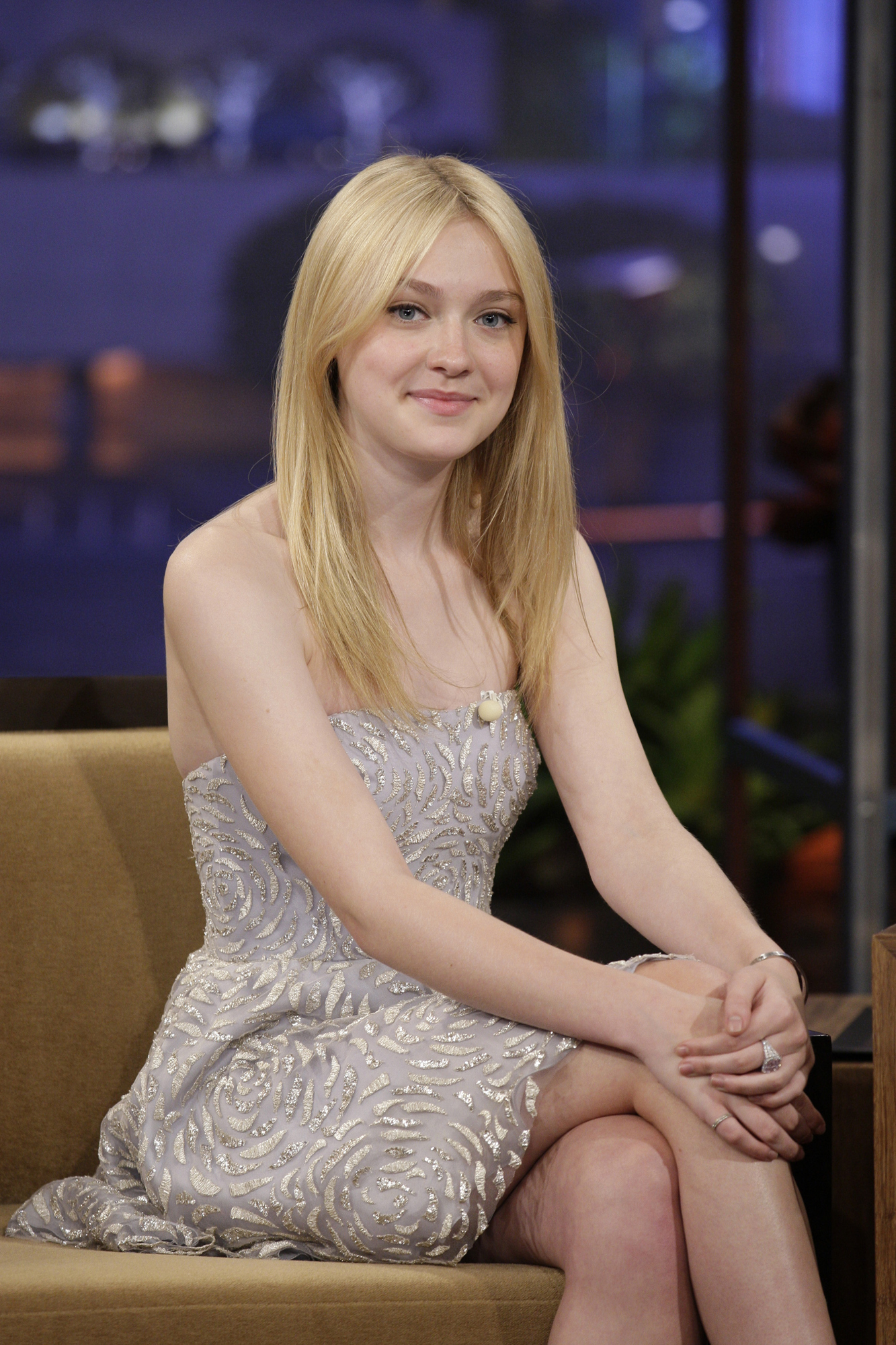 lovely-dakota-tonight-show-062110-p04.jpg