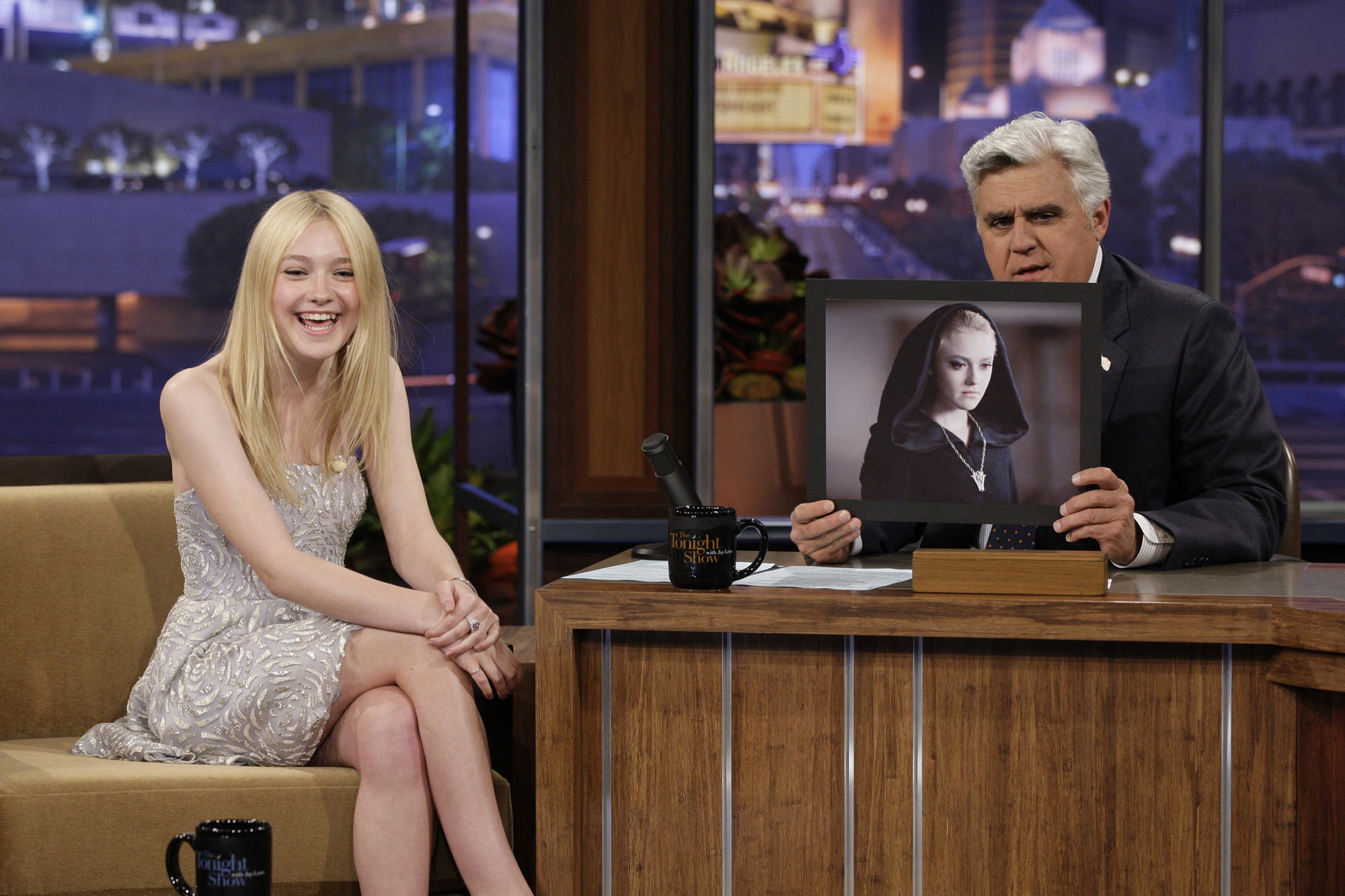 lovely-dakota-tonight-show-062110-p15.jpg