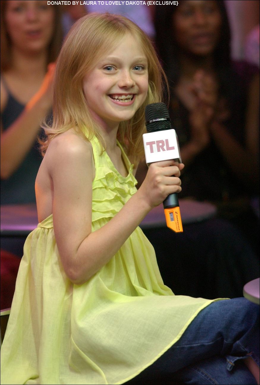 lovely-dakota-trl-061905-p13.jpg